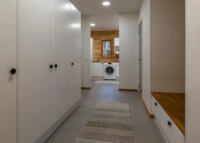 Hulliainen By Hi Yllaes * Äkäslompolo